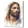 Vodofarebný portrét Ježiša Krista, ktorý v sebe ukrýva hĺbku duchovného posolstva a pokojnú silu skrze abstraktné odtiene a expresívne špliechy, odzrkadľujúci Jeho obetu a nekonečnú lásku k ľudstvu.