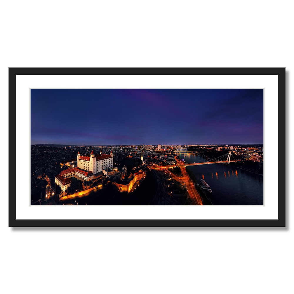 c Marek Hajkovsky foto BRATISLAVA hrad 2021_1 B_ram Obrazy hradov a zamkov na slovensku v premiovej kvalitne a rôznych prevedeniach na predaj. V ráme alebo ako fotopanel. Pripravené na zavesenie na stenu.