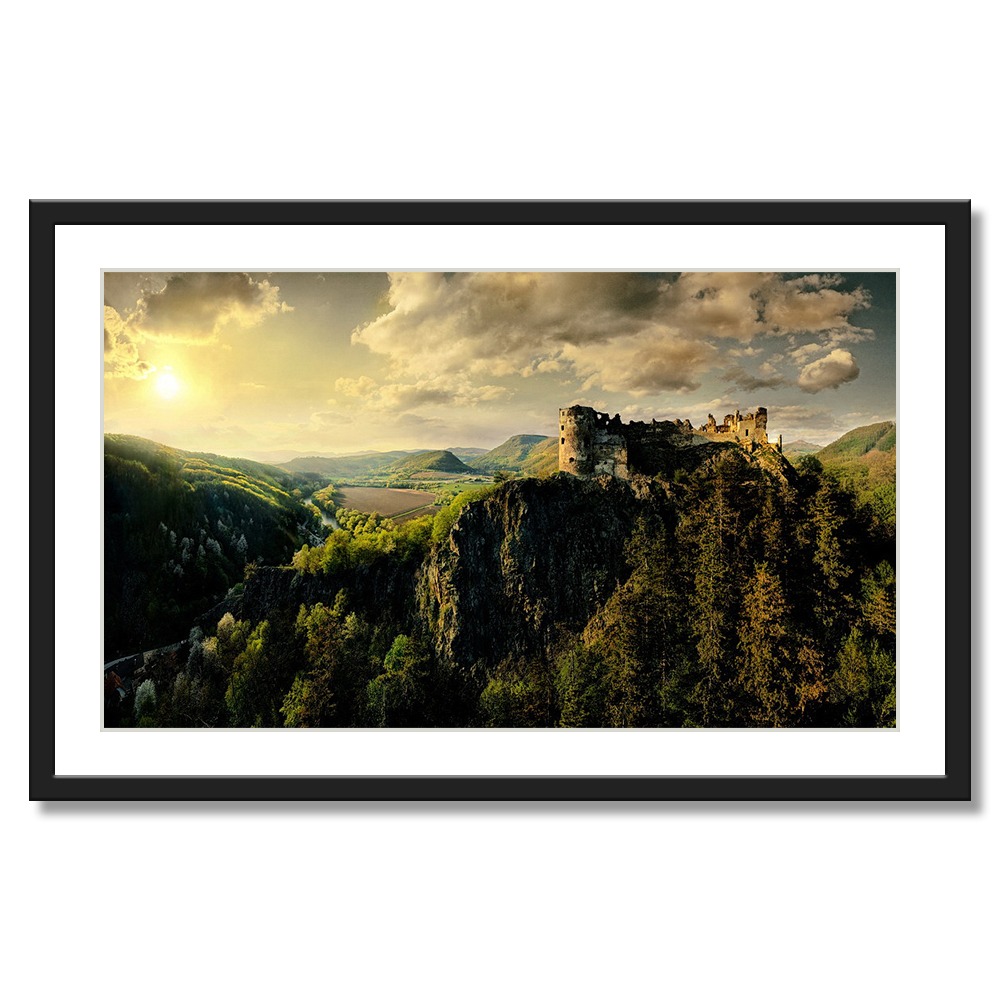 Obrazy hradov a zamkov na slovensku v premiovej kvalitne a rôznych prevedeniach na predaj. V ráme alebo ako fotopanel. Pripravené na zavesenie na stenu.